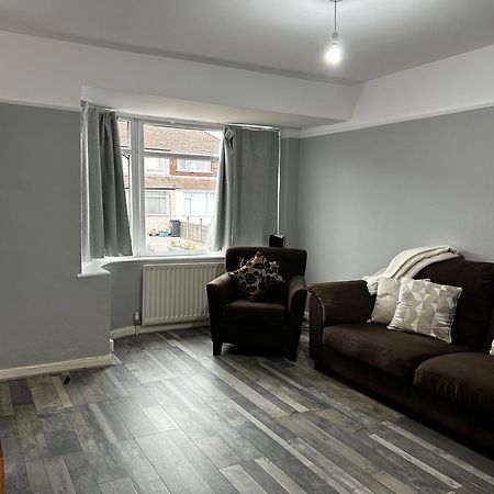 Family Home Near Cribbs Causeway And The Wave, Just 2 Minutes From Airbus And Rolls Royce Bristol Exterior foto